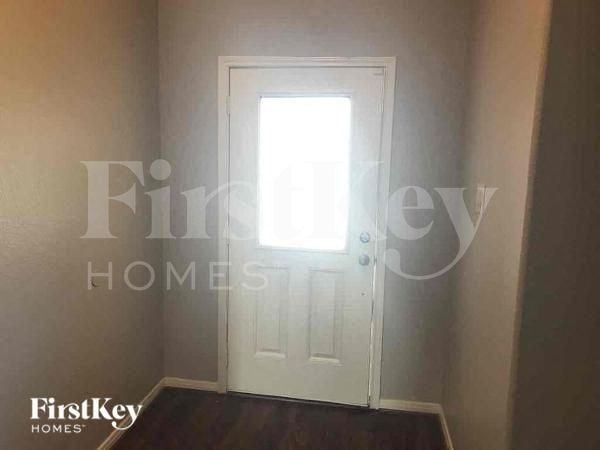 22530 Fosters Park Ct - Photo 3 of 10