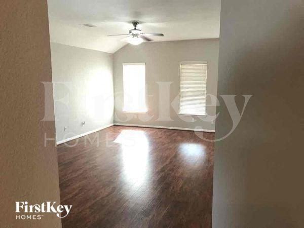 22530 Fosters Park Ct - Photo 4 of 10