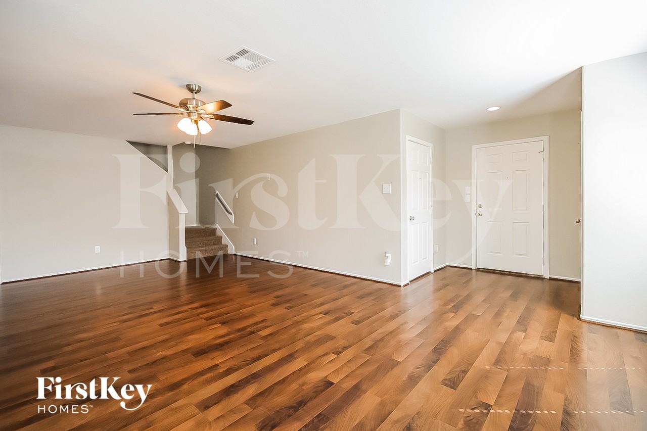 1621 Perennial Ln - Photo 5 of 18