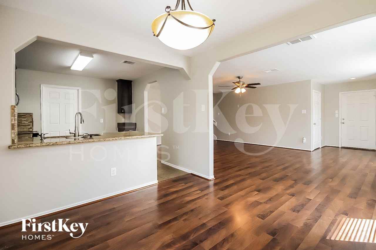 1621 Perennial Ln - Photo 6 of 18