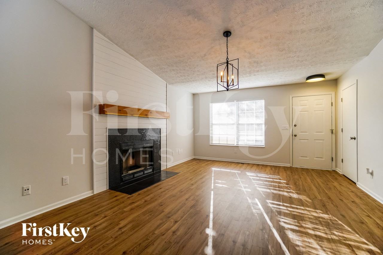 2333 Hunterstown Dr - Photo 3 of 15
