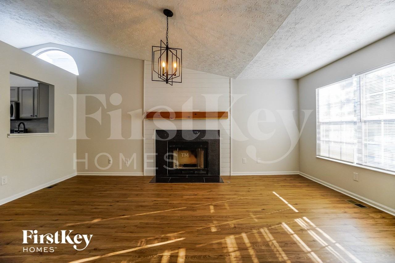 2333 Hunterstown Dr - Photo 4 of 15