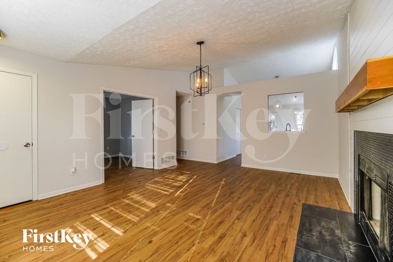 2333 Hunterstown Dr - Photo 5 of 15