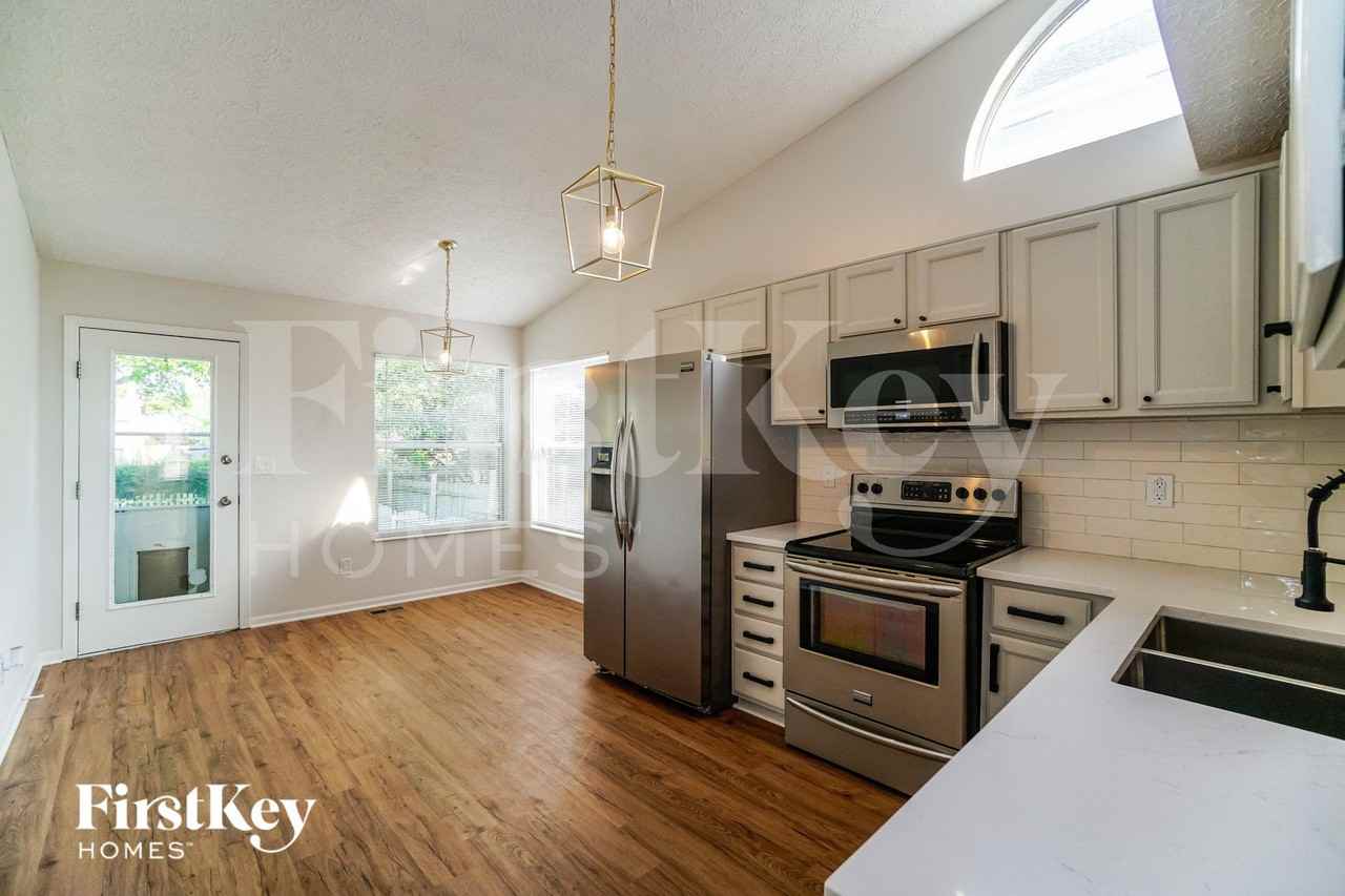 2333 Hunterstown Dr - Photo 7 of 15