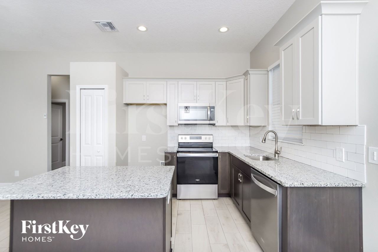 991 Walden Blvd Se - Photo 6 of 15