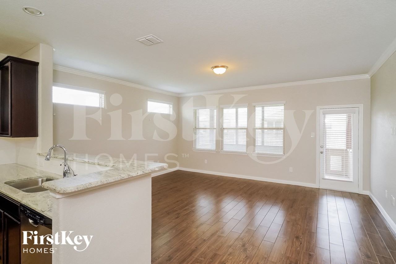 13206 Frio Parke - Photo 4 of 15