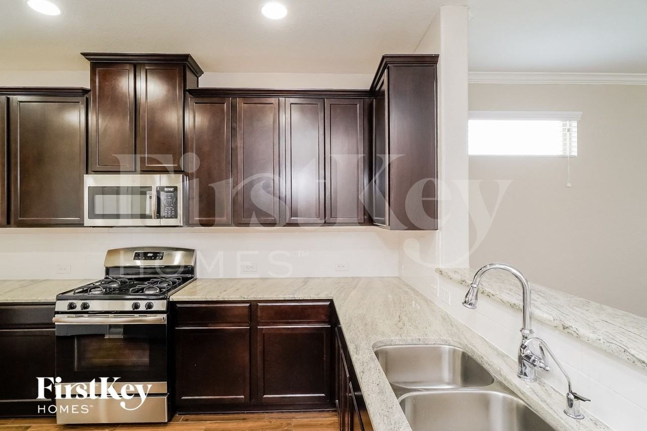 13206 Frio Parke - Photo 7 of 15