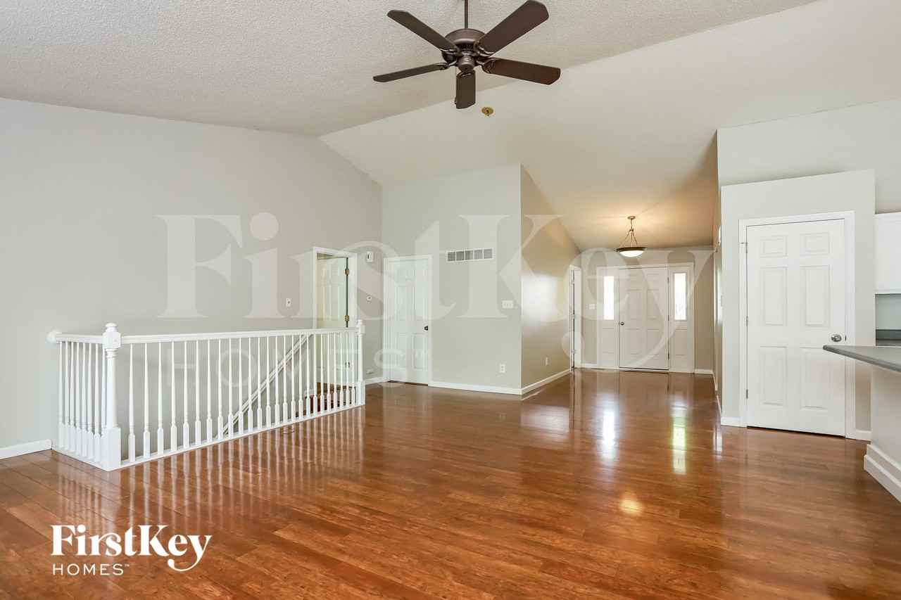 86 Gregory Ct - Photo 4 of 15