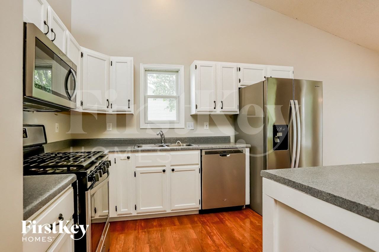 86 Gregory Ct - Photo 5 of 15