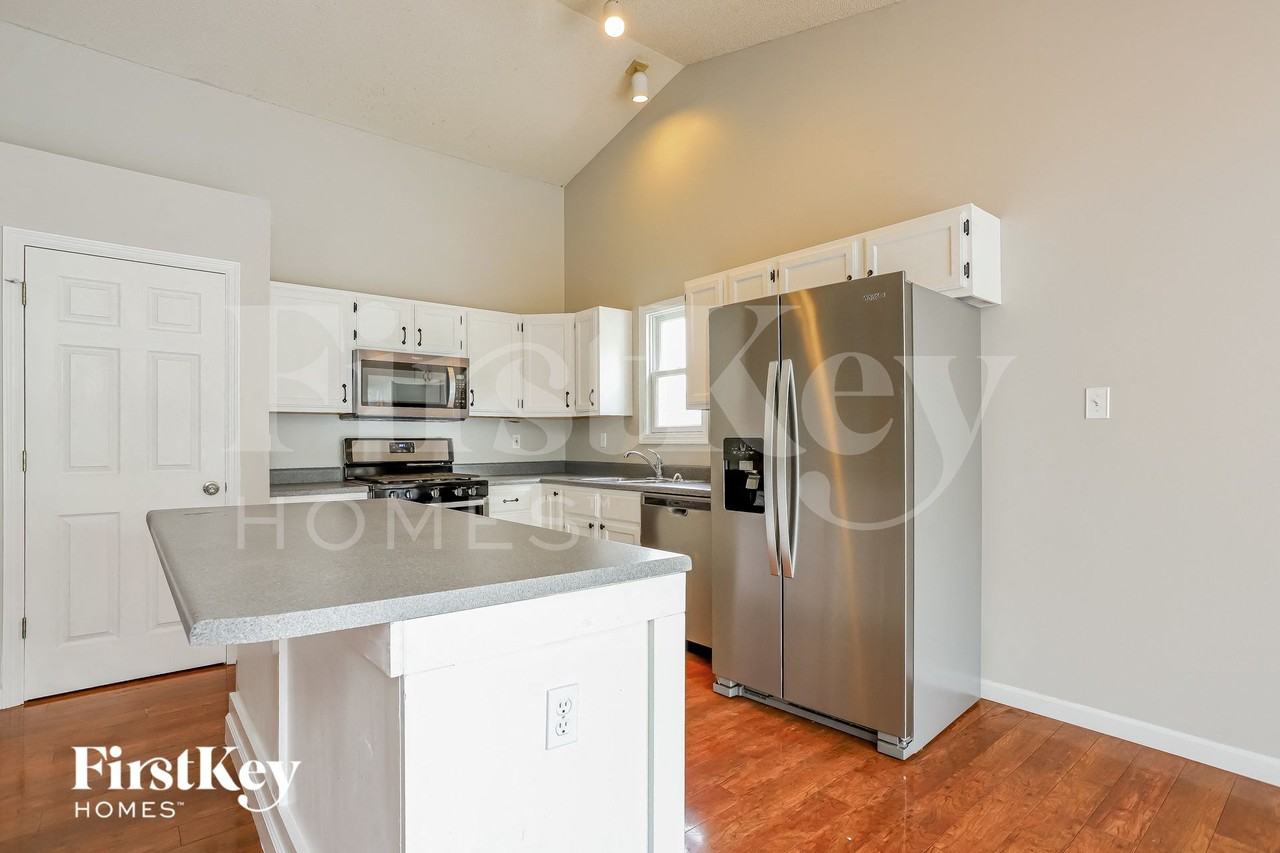 86 Gregory Ct - Photo 6 of 15