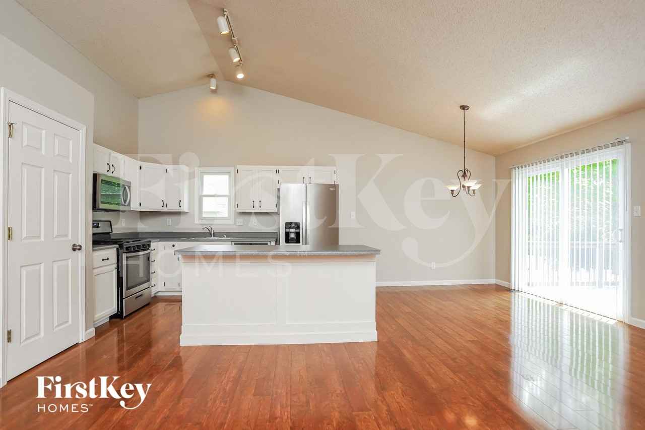86 Gregory Ct - Photo 7 of 15