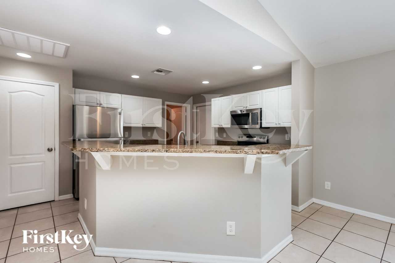 412 Nw 23rd Ave - Photo 7 of 19
