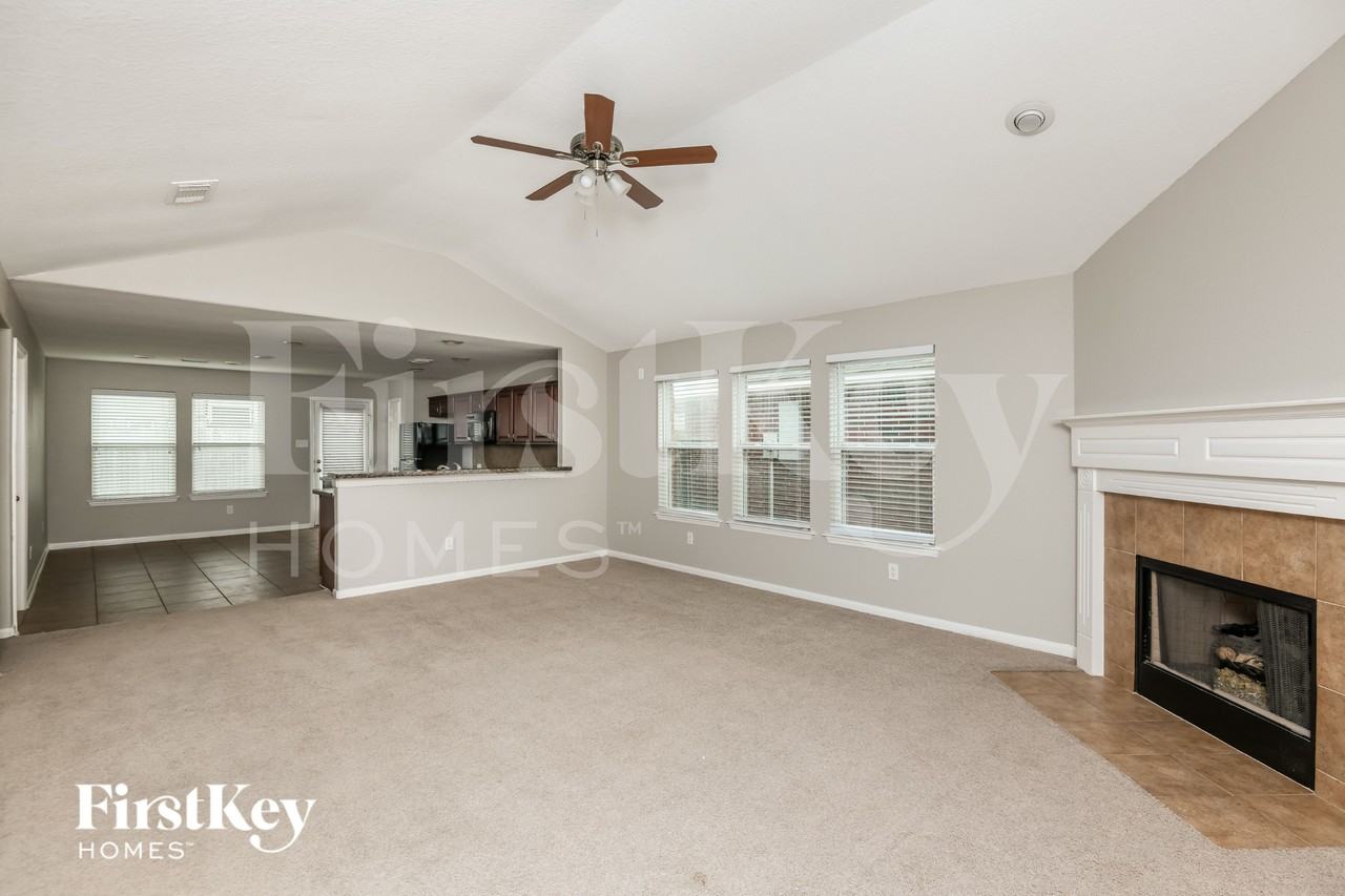 23342 Peerless Dr - Photo 3 of 15