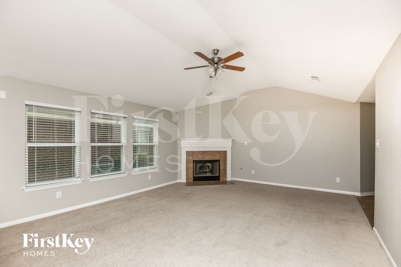 23342 Peerless Dr - Photo 4 of 15
