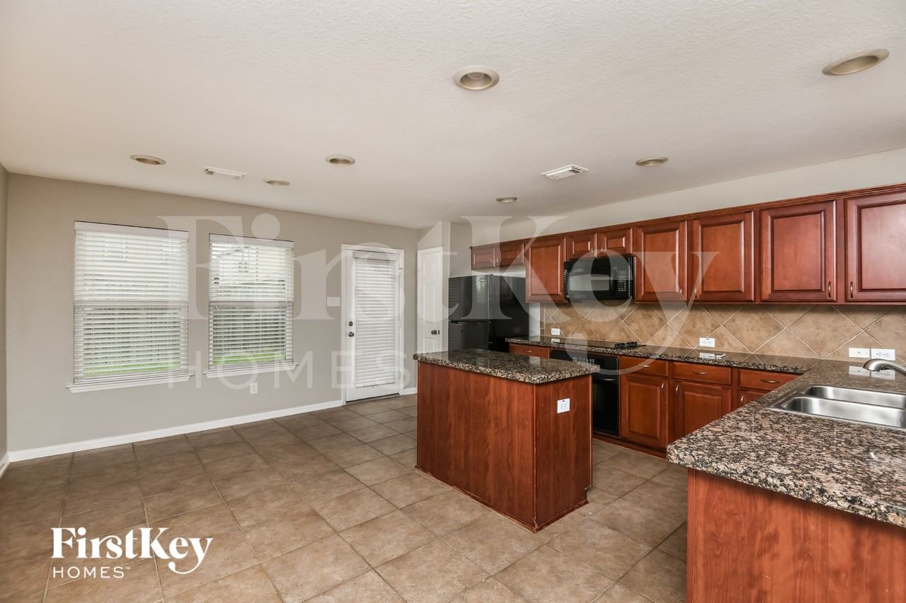 23342 Peerless Dr - Photo 5 of 15