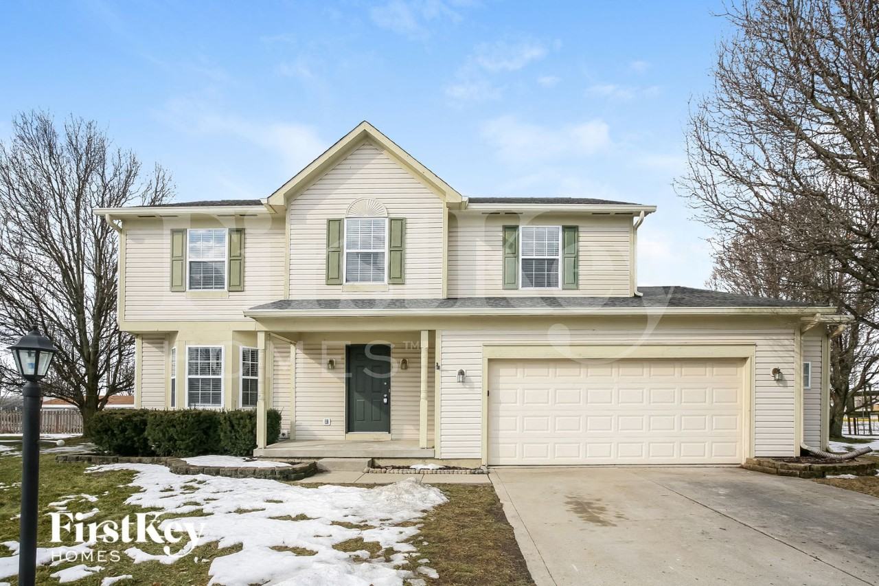 902 Hearthside Ct