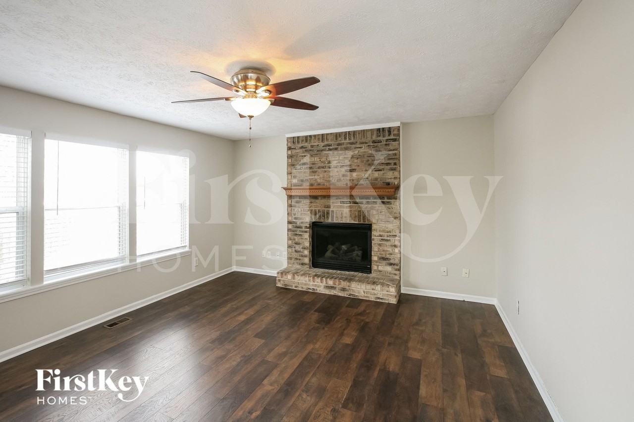 902 Hearthside Ct - Photo 3 of 15
