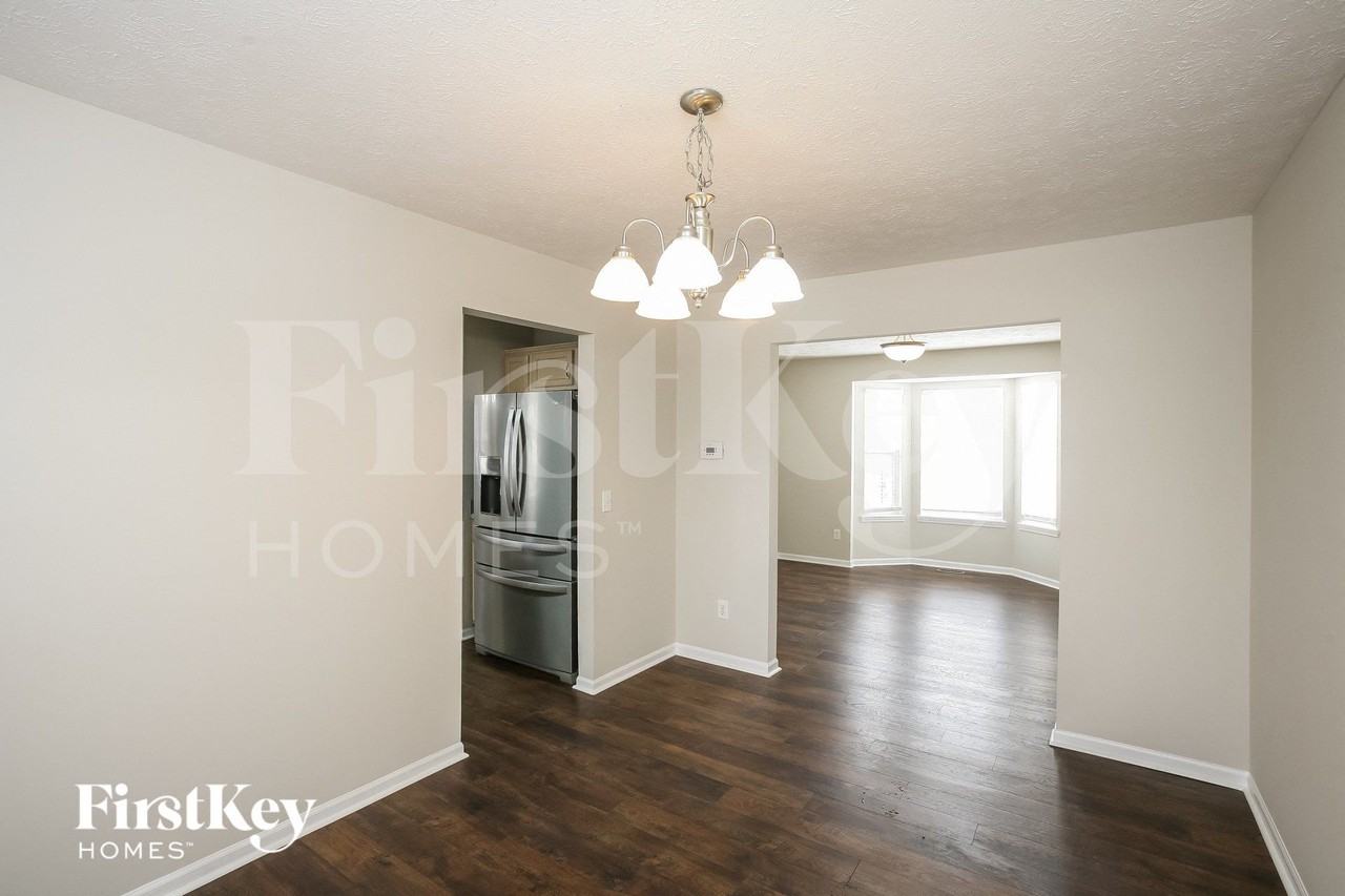 902 Hearthside Ct - Photo 5 of 15