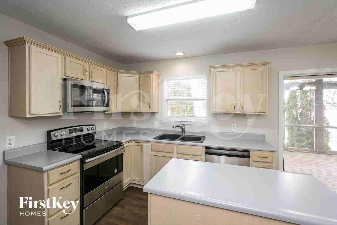 902 Hearthside Ct - Photo 7 of 15