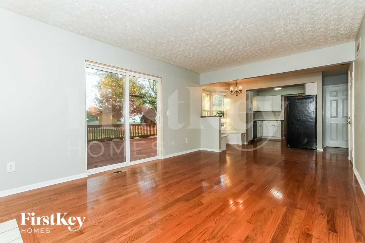 5458 Concord Crossing Dr - Photo 4 of 15