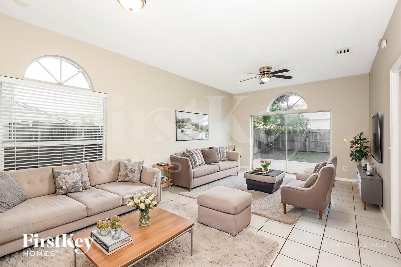 1047 Whittier Cir - Photo 4 of 20