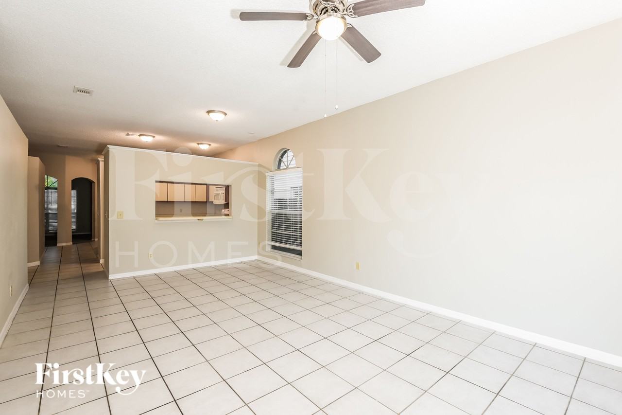 1047 Whittier Cir - Photo 5 of 20
