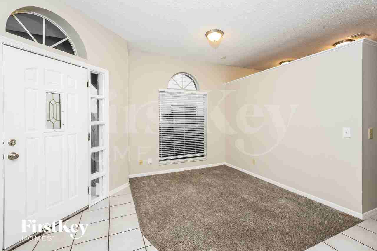 1047 Whittier Cir - Photo 6 of 20