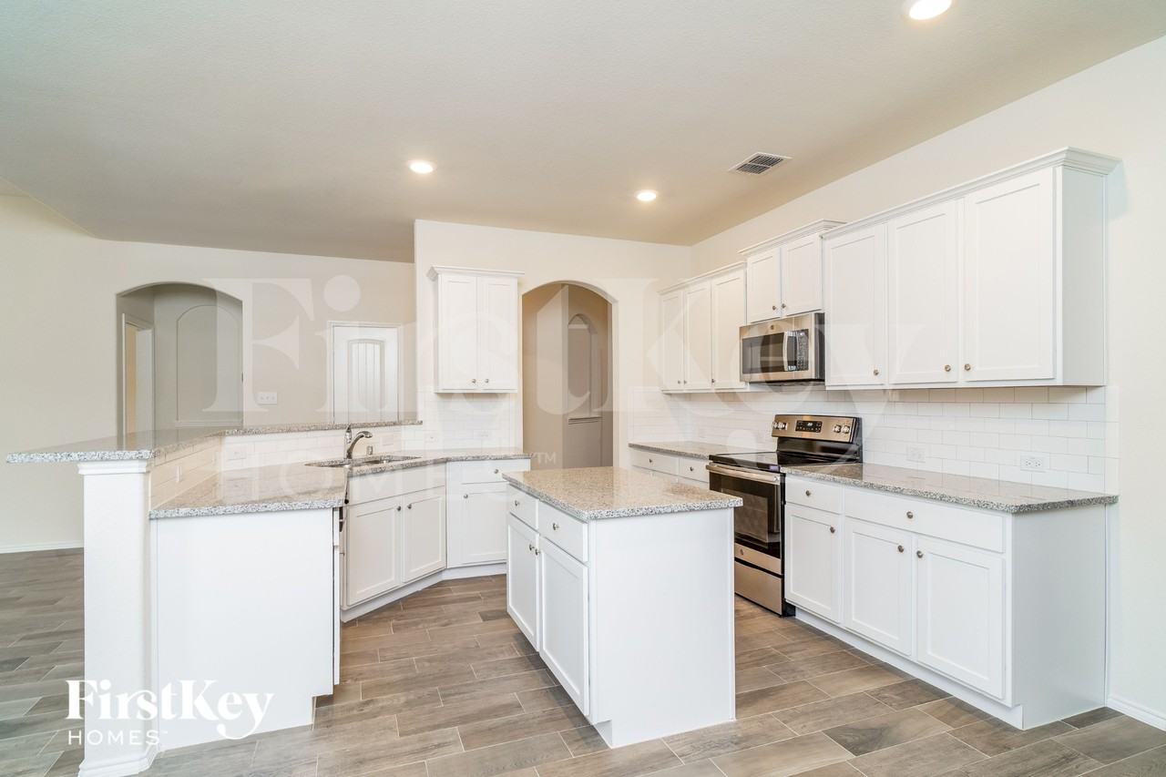 1045 N Churchill Dr - Photo 6 of 15