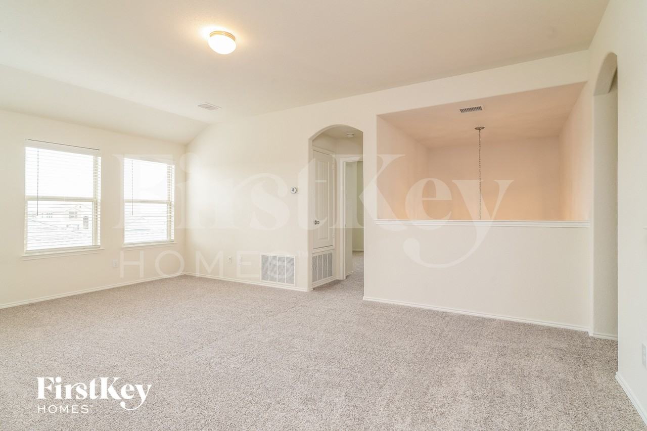 1045 N Churchill Dr - Photo 7 of 15