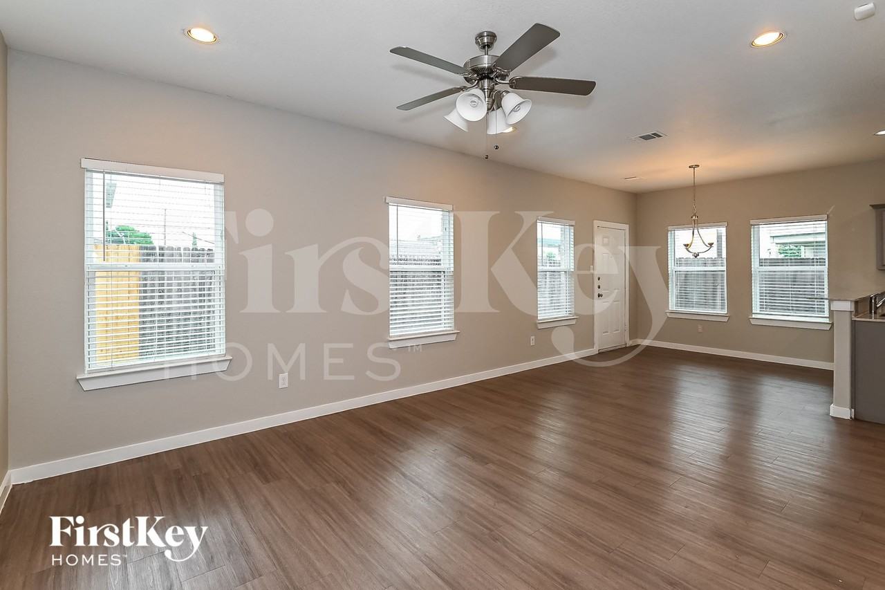 9951 Rio Doso Dr - Photo 3 of 15