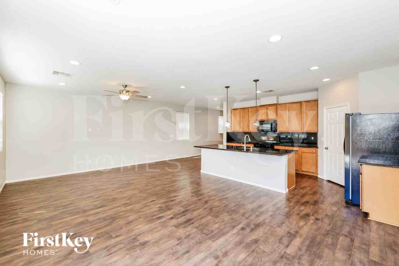 9809 Dryden Ct - Photo 3 of 19