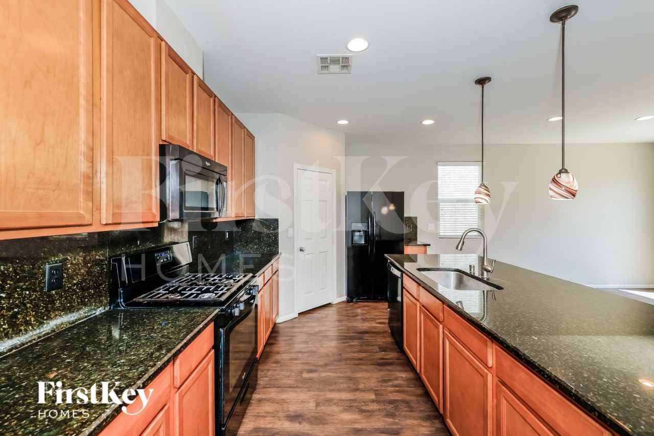 9809 Dryden Ct - Photo 5 of 19
