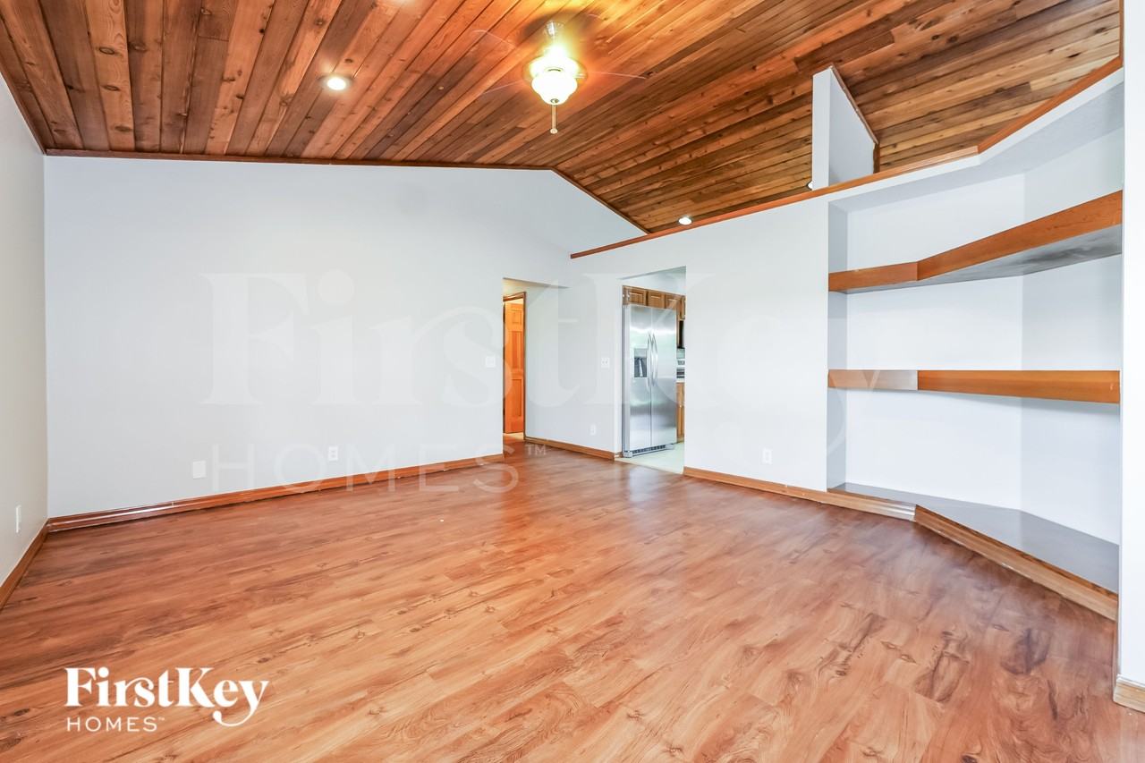 878 Daffodil Dr - Photo 3 of 20
