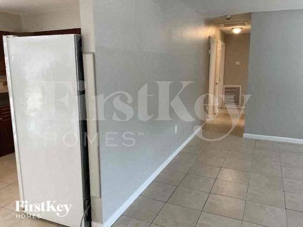 8313 Oleander Ln - Photo 3 of 11