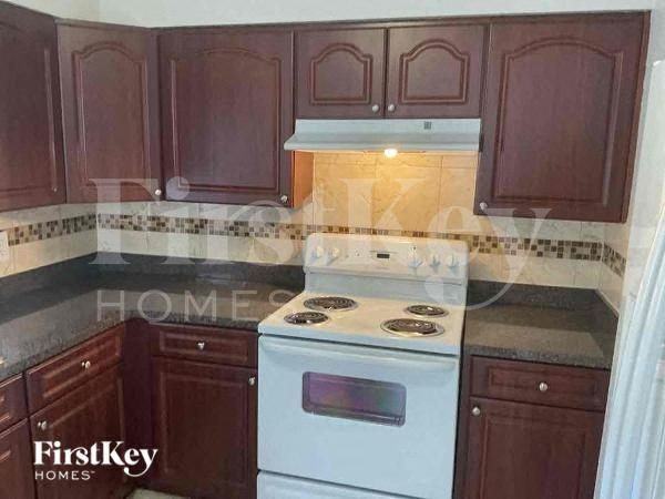 8313 Oleander Ln - Photo 4 of 11