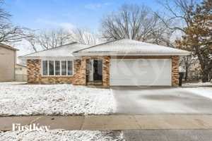 featured image of 831 Hamlin Ave