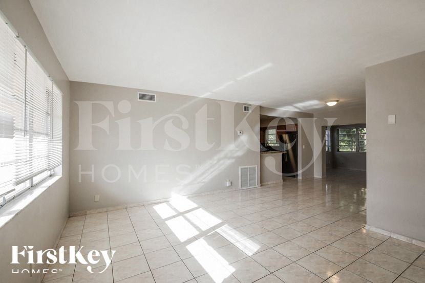 621 Sw 69th Ter - Photo 2 of 15