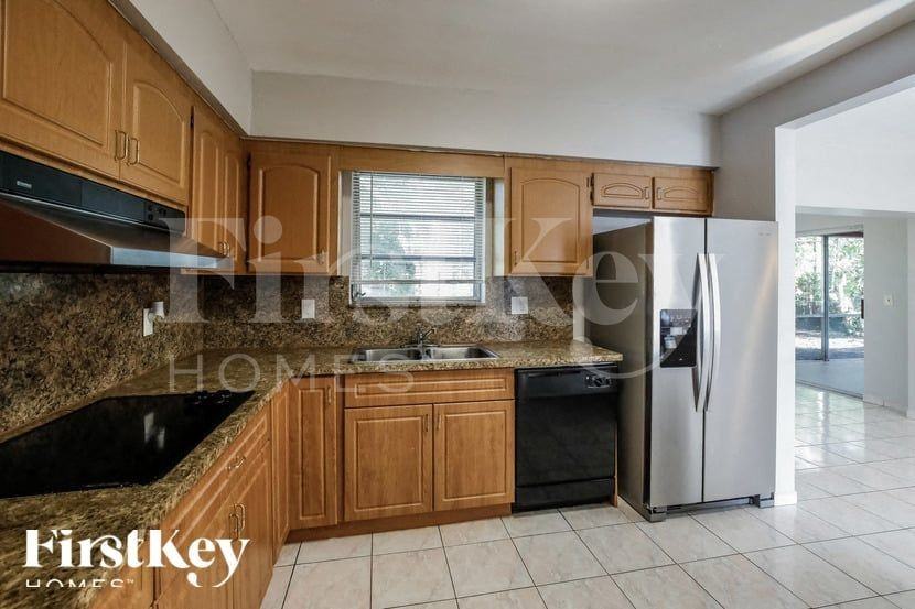 621 Sw 69th Ter - Photo 7 of 15