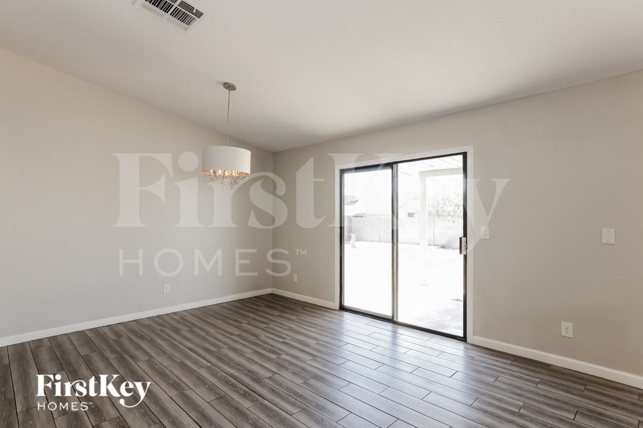 619 W Wescott Dr - Photo 4 of 16