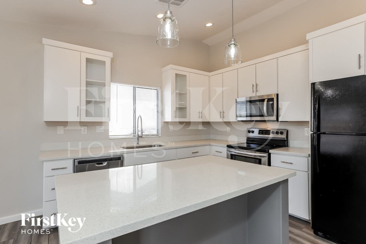 619 W Wescott Dr - Photo 6 of 16