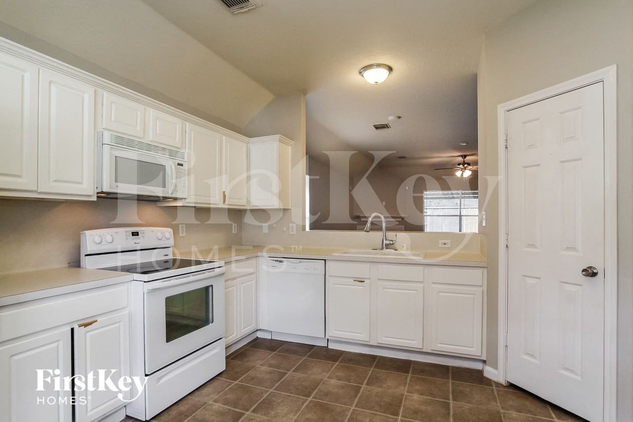 5231 Flax Bourton St - Photo 6 of 15