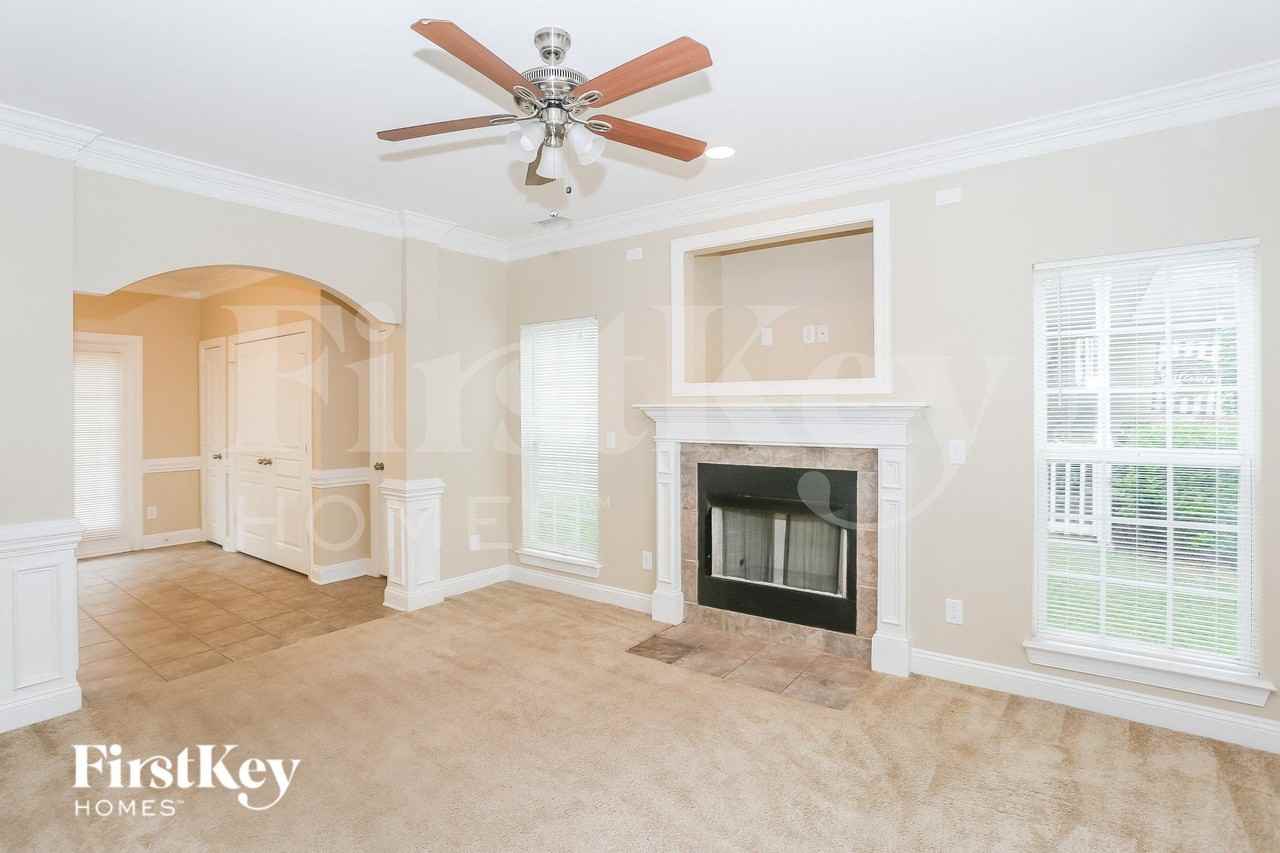 4934 Hawfield St - Photo 5 of 15