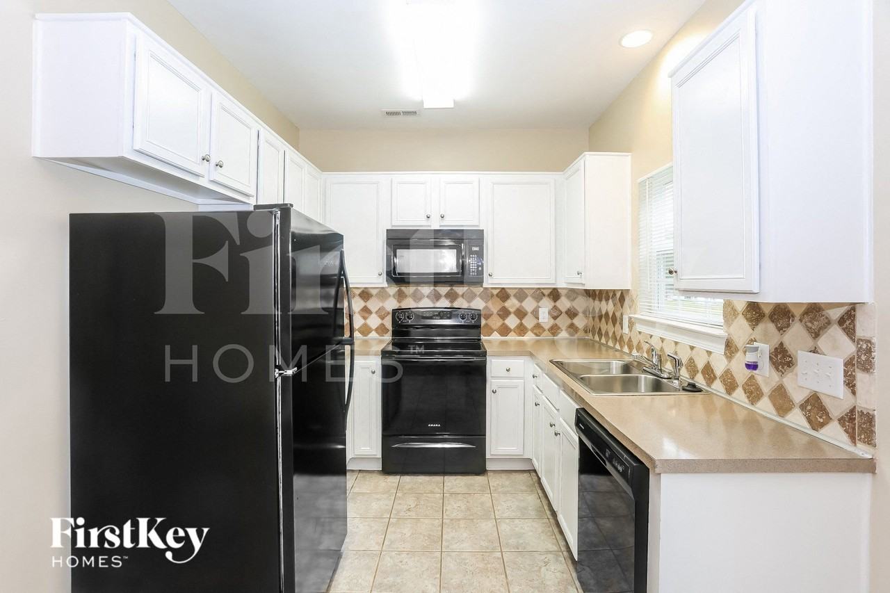 4934 Hawfield St - Photo 6 of 15