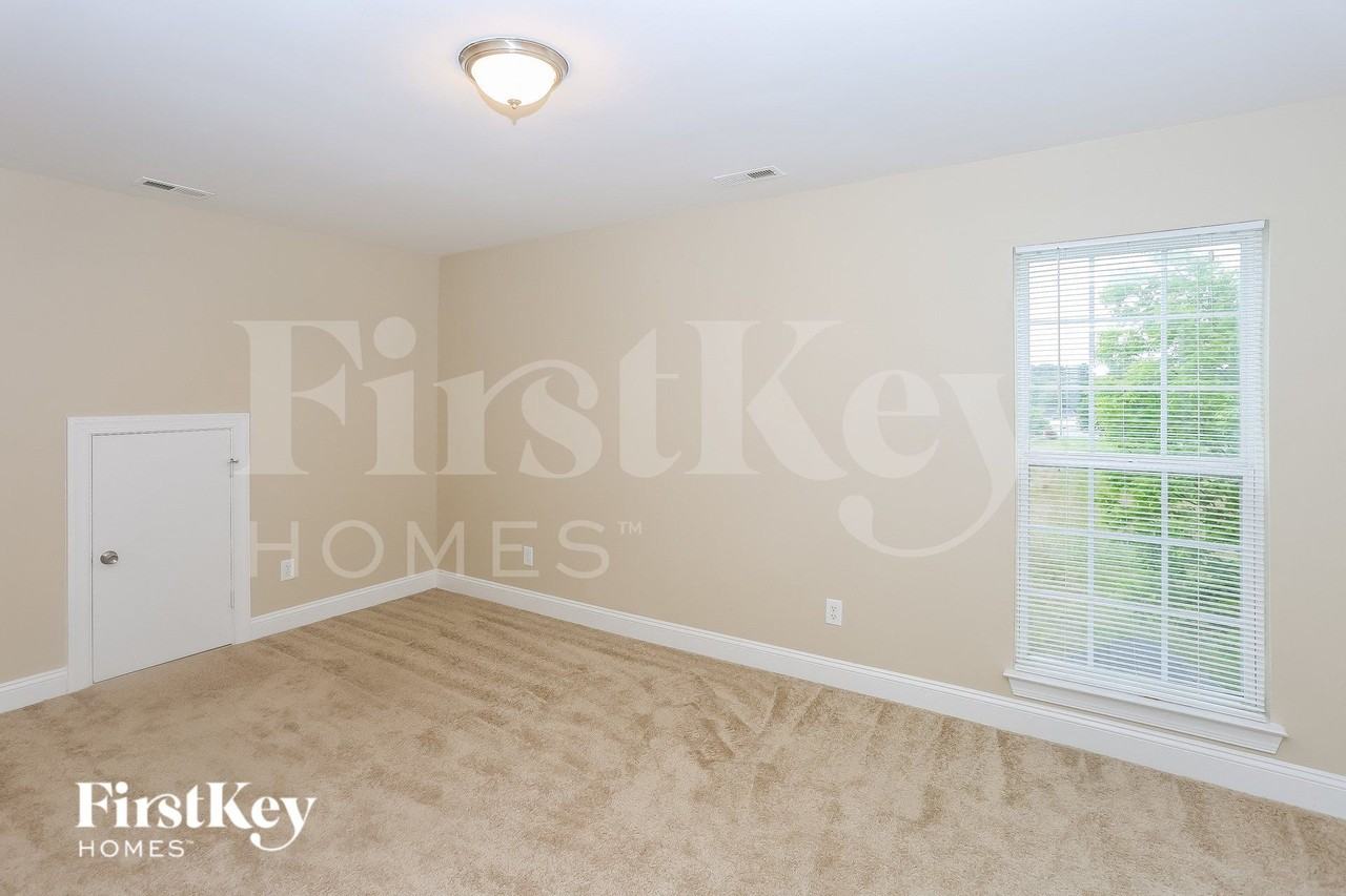 4934 Hawfield St - Photo 7 of 15