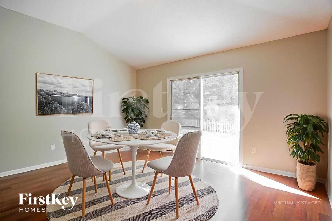 489 Mackenzie Cir - Photo 6 of 19