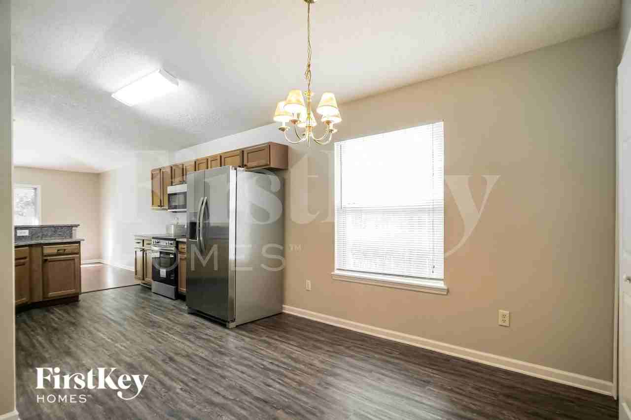 489 Mackenzie Cir - Photo 7 of 19