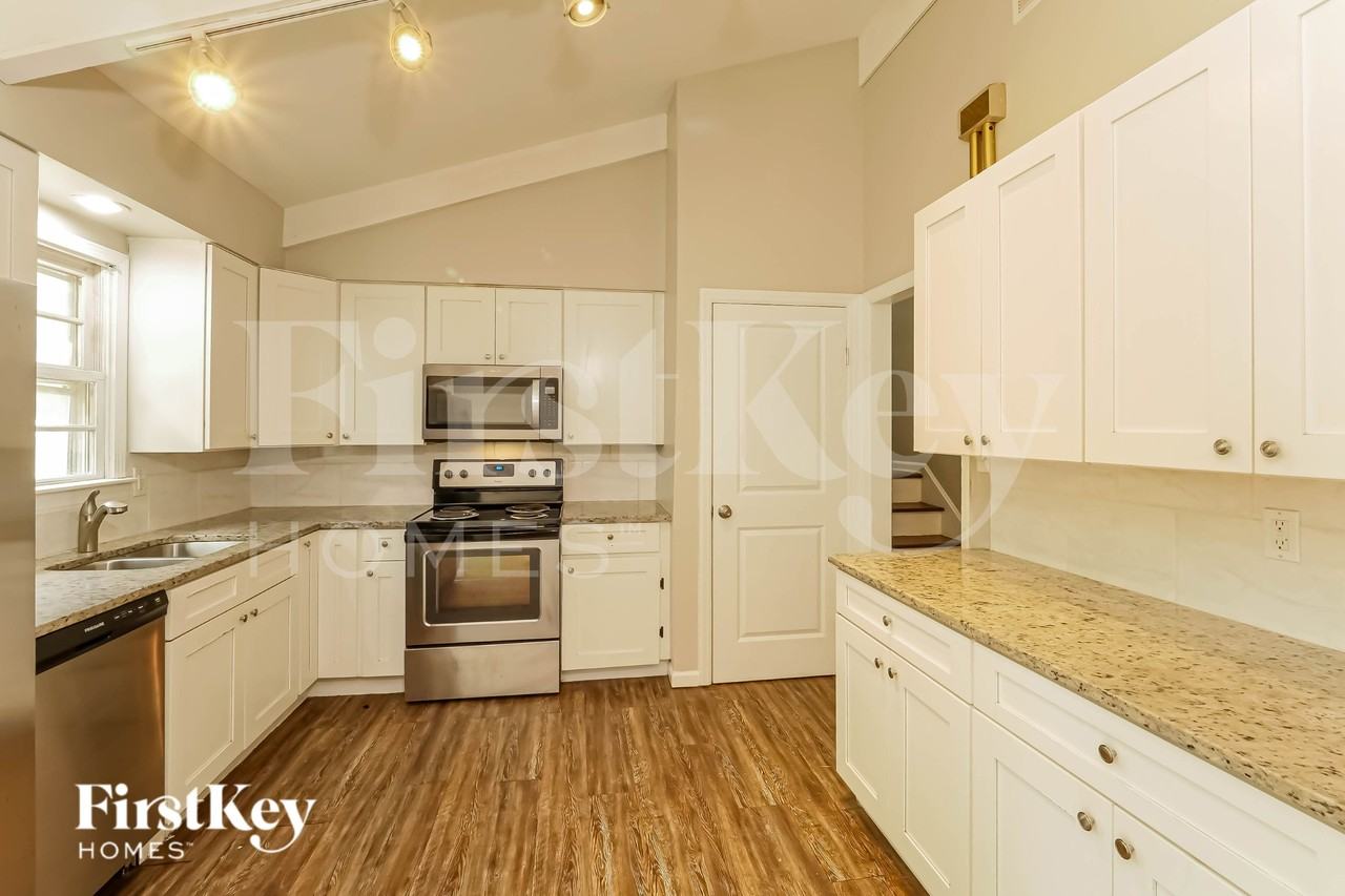 4411 Ne 49th Ter - Photo 7 of 16