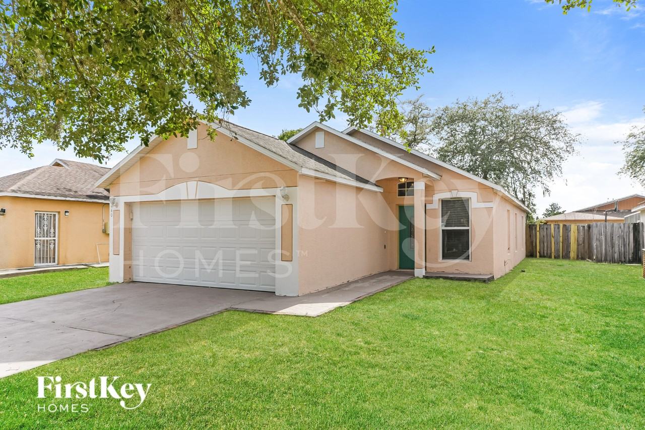 440 Breezeway Dr - Photo 2 of 20