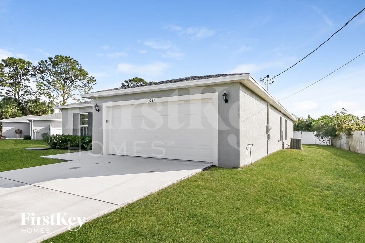 3959 Sw Halcomb St - Photo 3 of 15