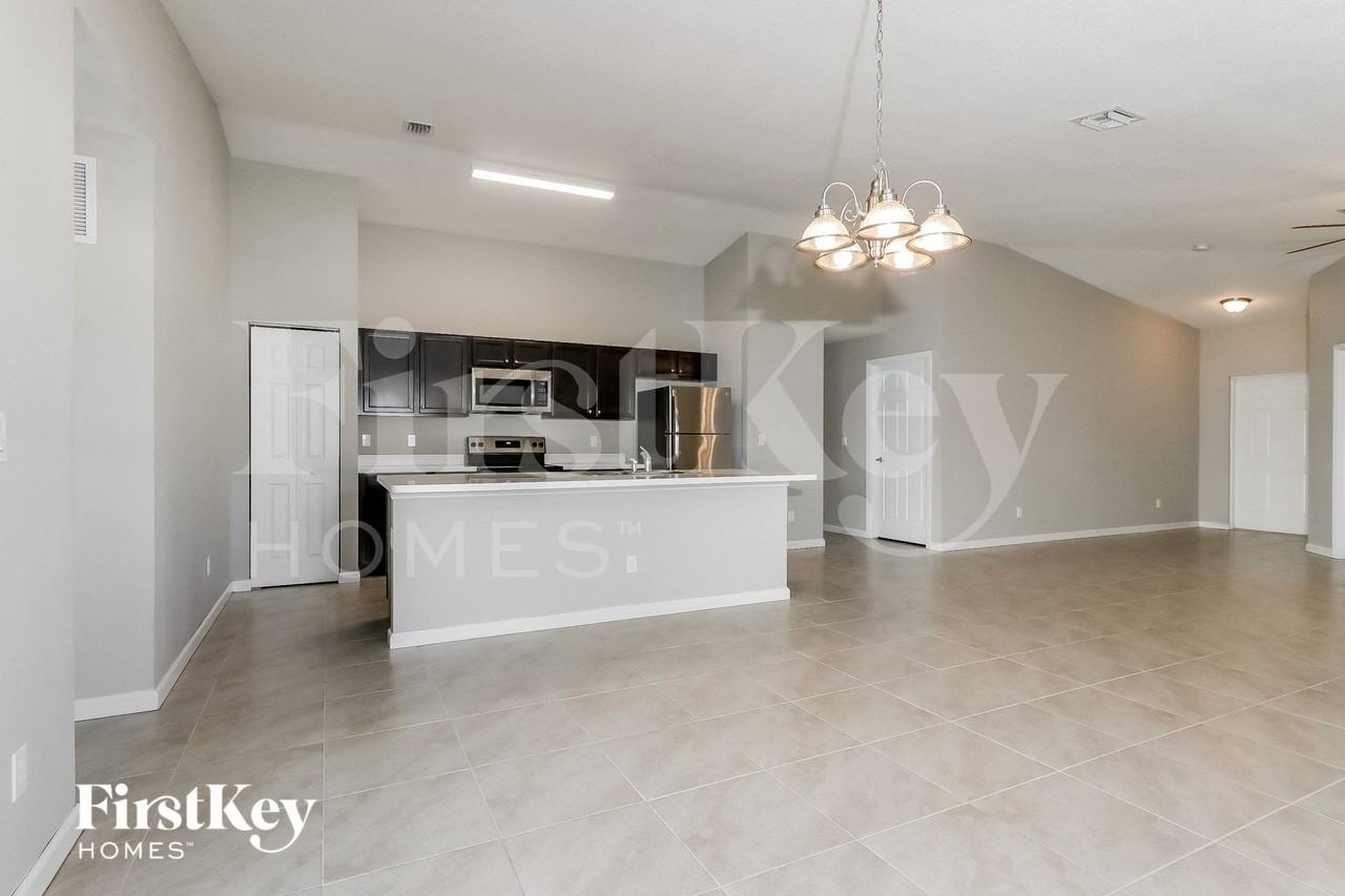 3959 Sw Halcomb St - Photo 5 of 15
